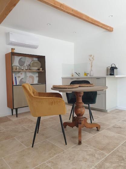 Bed and Breakfast Mas Des Muses LʼIsle-sur-la-Sorgue Esterno foto
